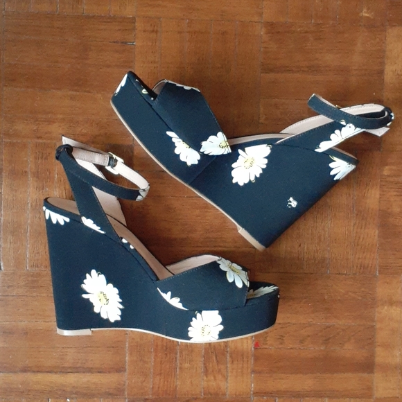 Kate Spade Dellie Daisy-Print Wedge Sandal - Picture 7 of 12